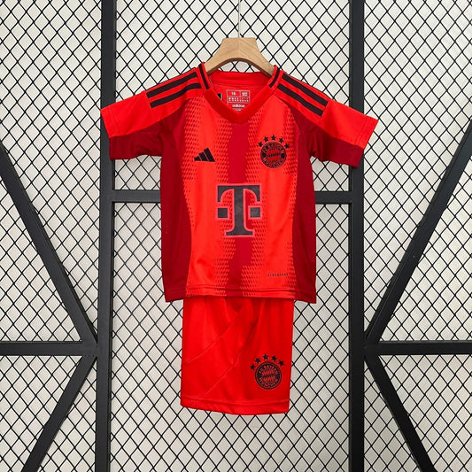 Kindertenue Bayern München 2024-25