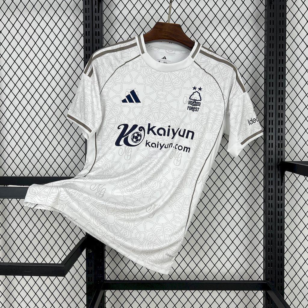 Voetbalshirt Nottingham Forest uit 2025-26