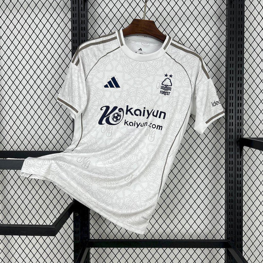 Voetbalshirt Nottingham Forest uit 2025-26