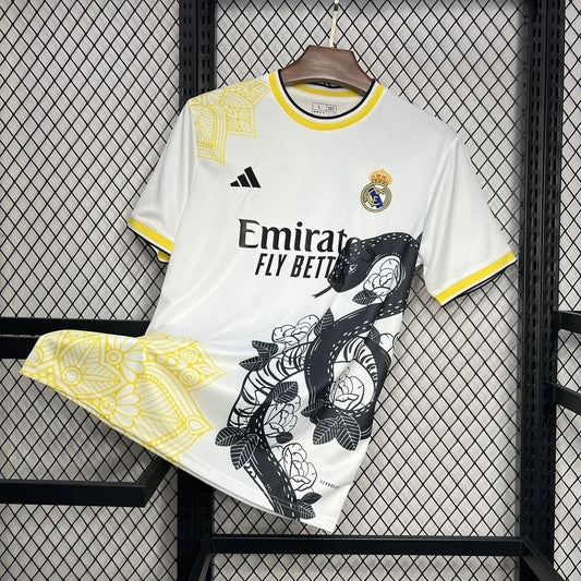 Voetbalshirt Real Madrid voetbal concept 2024 2025