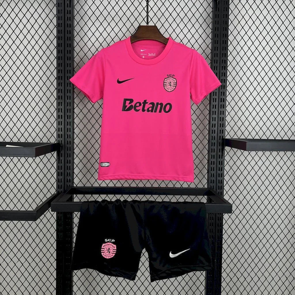 Kindertenue Sporting 2024-25