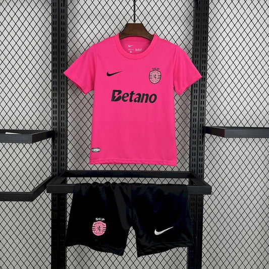 Kindertenue Sporting 2024-25