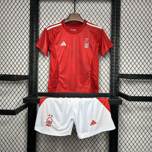Kindertenue Nottingham Forest 2024-25